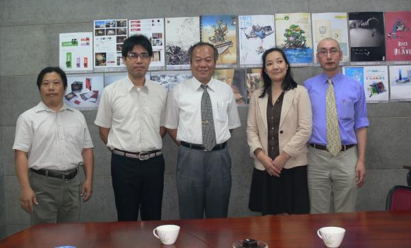 圖檔:日本高知工科大學園弘子教授產業合作與院長合影